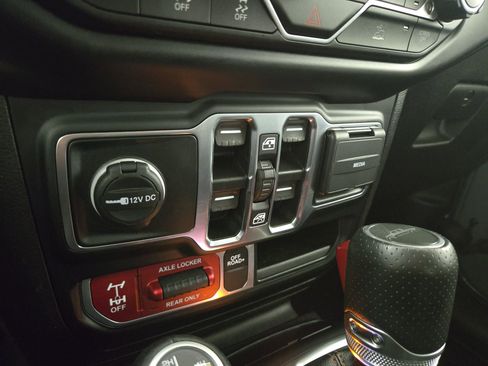 Used 2022 Jeep Gladiator Mojave w/ Cold Weather Group AWD/4WD image 28