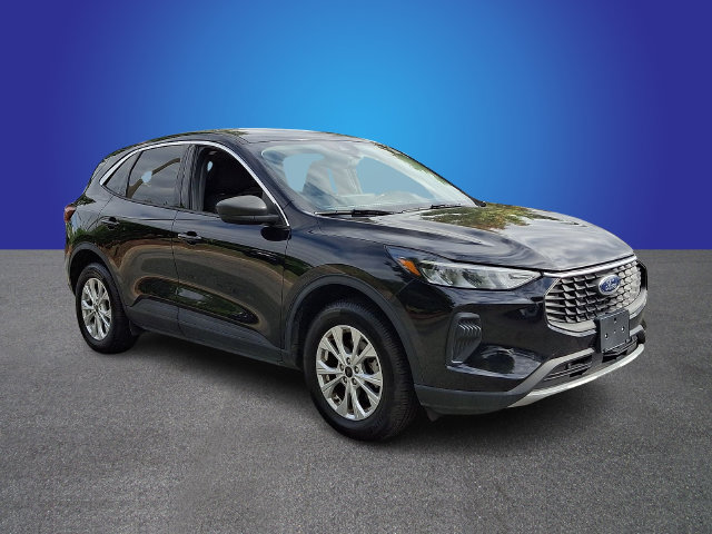 Used 2023 Ford Escape Active w/ Tech Pack #1 AWD/4WD image 3