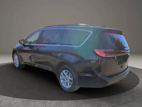 Used 2022 Chrysler Pacifica Touring-L FWD image 3