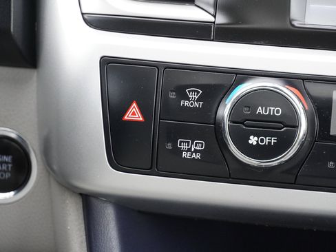 Used 2019 Toyota Highlander XLE image 37