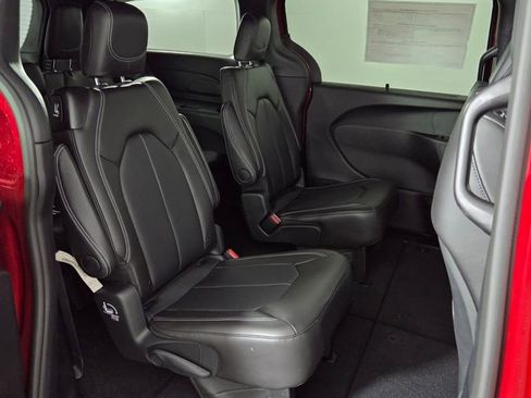 New 2026 Chrysler Pacifica Select image 30