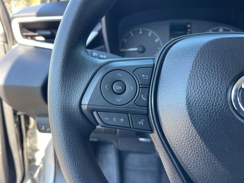 Used 2025 Toyota Corolla LE image 18