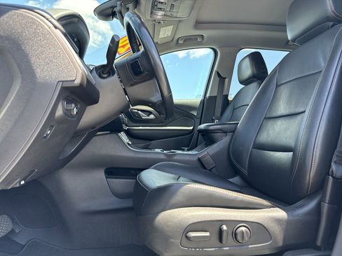 Used 2020 GMC Terrain SLT w/ Preferred Package FWD image 16