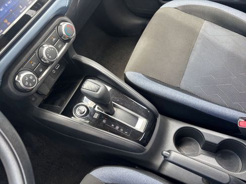 Used 2025 Nissan Versa SV FWD image 39