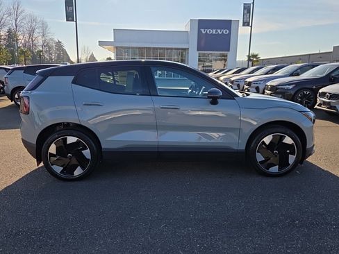 New 2026 Volvo EX30 Plus w/ Protection Package Premier image 9