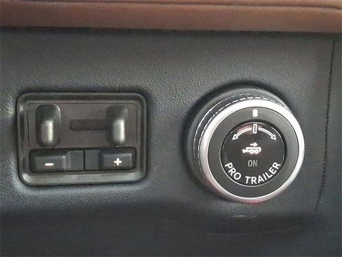 Used 2025 Lincoln Navigator Reserve image 26