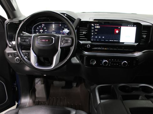 Used 2024 GMC Sierra 1500 SLT image 2