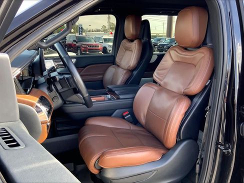 Used 2023 Lincoln Navigator L Reserve image 7