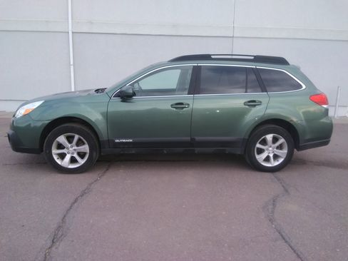 Used 2013 Subaru Outback 2.5i Limited image 2