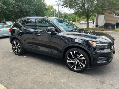 Used 2019 Volvo XC40 T5 R-Design AWD/4WD image 4