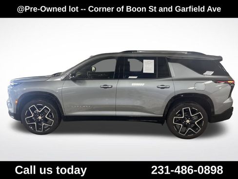 Used 2025 Chevrolet Traverse High Country w/ LPO, Floor Liner Package AWD/4WD image 2