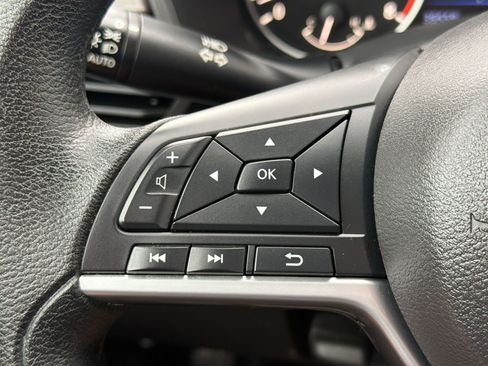 Used 2025 Nissan Altima 2.5 SV FWD image 17