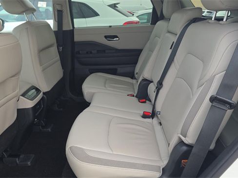 Used 2024 Nissan Pathfinder SL w/ Black Appearance Package AWD/4WD image 16