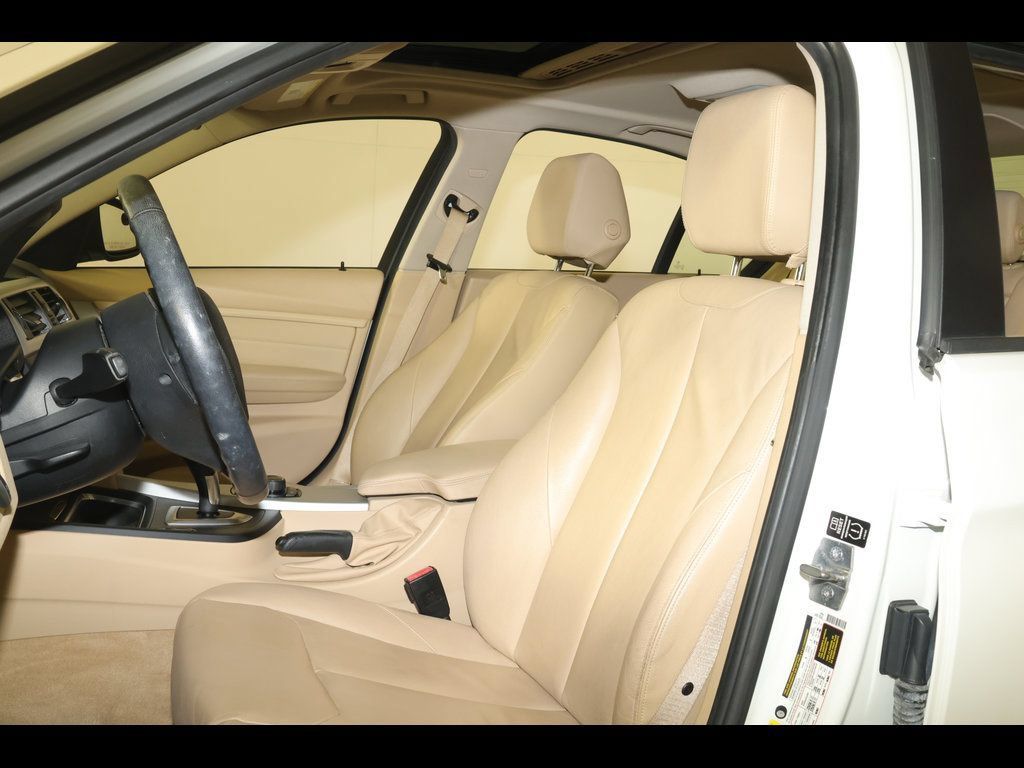 Used 2013 BMW 328i xDrive Sedan AWD/4WD image 2