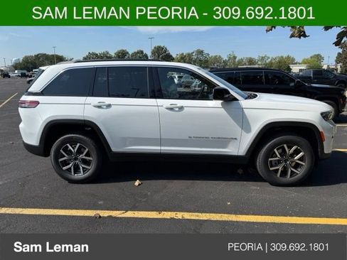 New 2027 Jeep Grand Cherokee Laredo AWD/4WD image 3