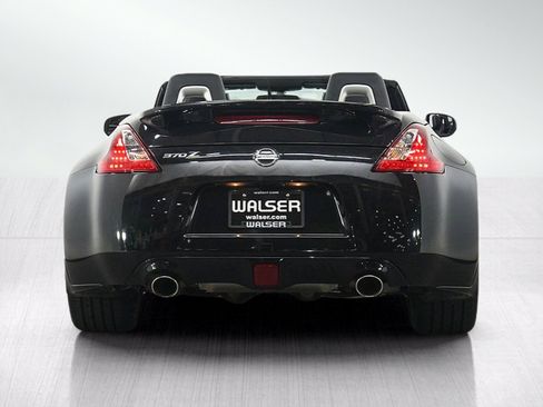 Used 2014 Nissan 370Z Touring w/ Sport Package RWD image 5