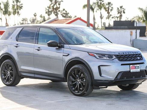Used 2020 Land Rover Discovery Sport SE image 4