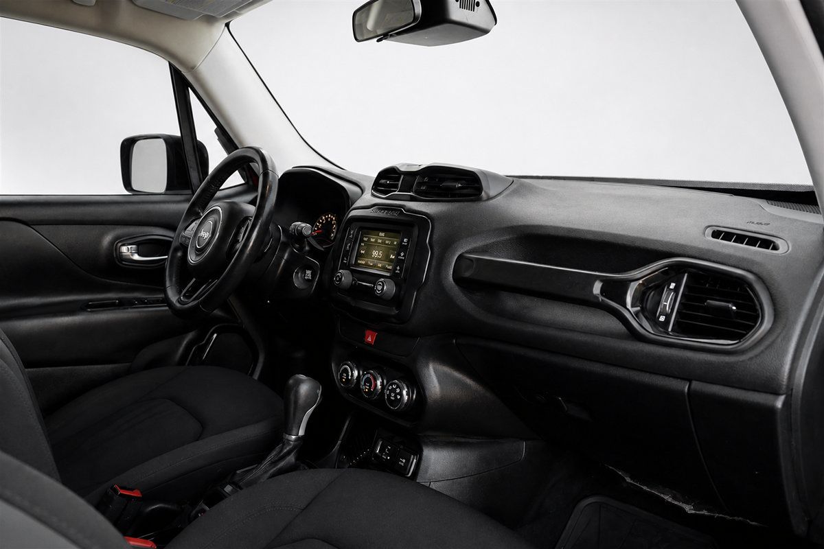 Used 2017 Jeep Renegade Altitude FWD image 22