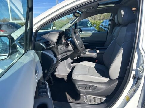Used 2024 Toyota Sienna XLE image 13