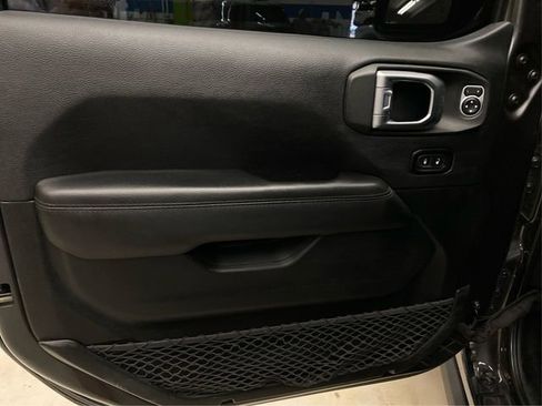 Used 2020 Jeep Wrangler Unlimited Sahara image 24