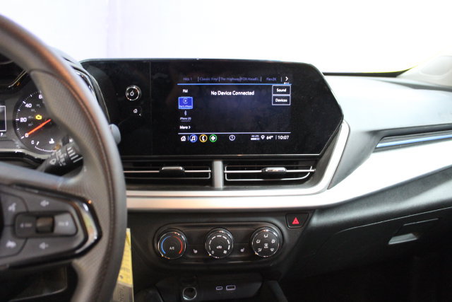 Used 2025 Chevrolet Trax LS w/ LS Convenience Package FWD image 15