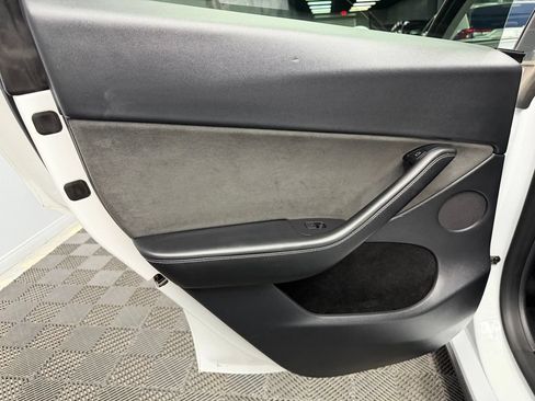 Used 2023 Tesla Model Y Long Range AWD/4WD image 38