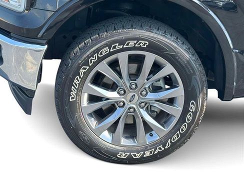 Used 2017 Ford F150 Lariat w/ Equipment Group 502A Luxury AWD/4WD image 8