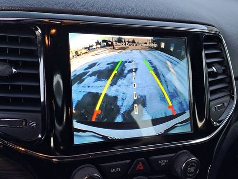 Used 2020 Jeep Grand Cherokee Altitude image 17