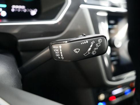 Used 2024 Volkswagen Tiguan SE R-Line FWD image 25