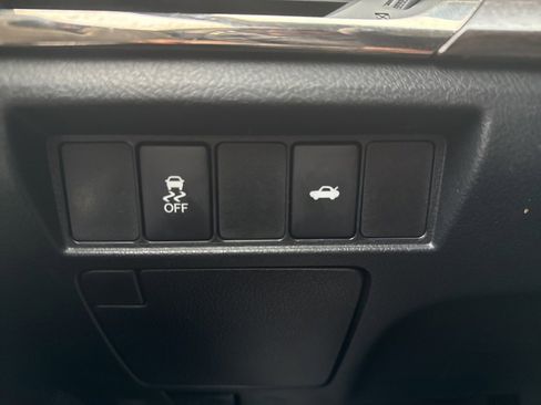 Used 2016 Toyota Avalon XLE image 16