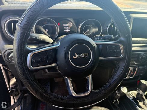 Used 2019 Jeep Wrangler Unlimited Sahara AWD/4WD image 18