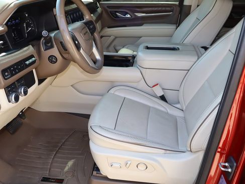 Used 2021 GMC Yukon Denali w/ Denali Premium Package AWD/4WD image 17