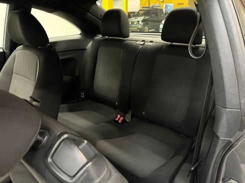 Used 2013 Volkswagen Beetle 2.5 image 16