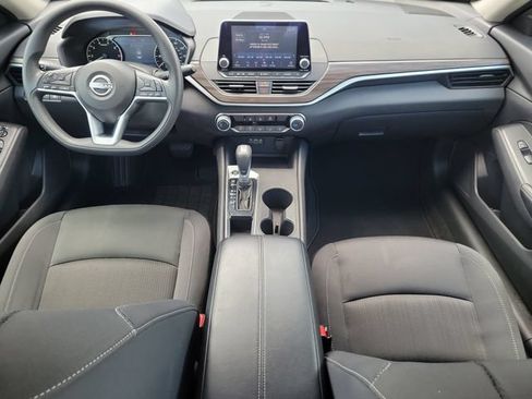 Used 2025 Nissan Altima 2.5 SV FWD image 12