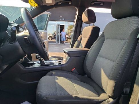 Used 2023 Chevrolet Traverse LT image 15