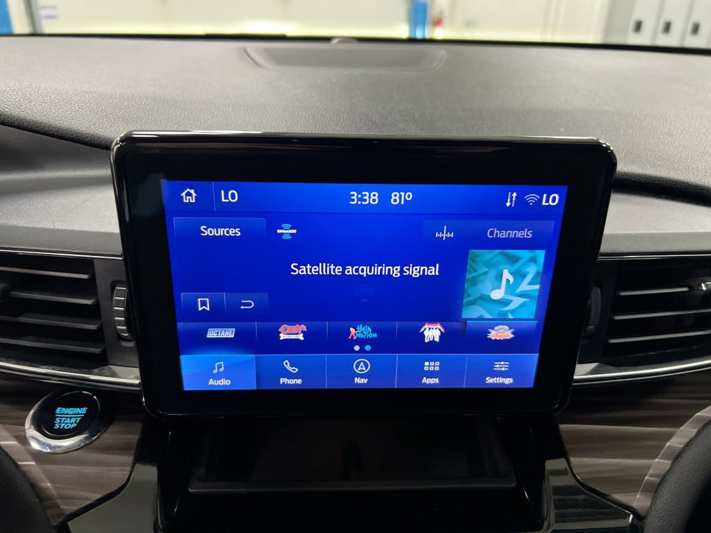 Used 2022 Ford Explorer Limited w/ Equipment Group 301A AWD/4WD image 14