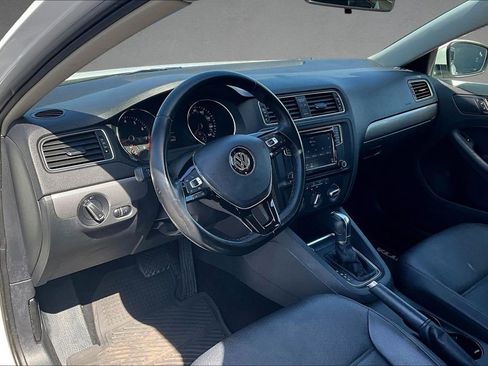 Used 2017 Volkswagen Jetta SE FWD image 18