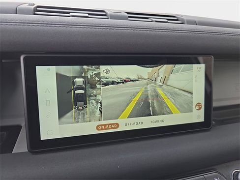 Used 2023 Land Rover Defender 110 SE image 22