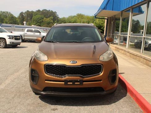 Used 2017 Kia Sportage LX w/ LX Popular Package image 2