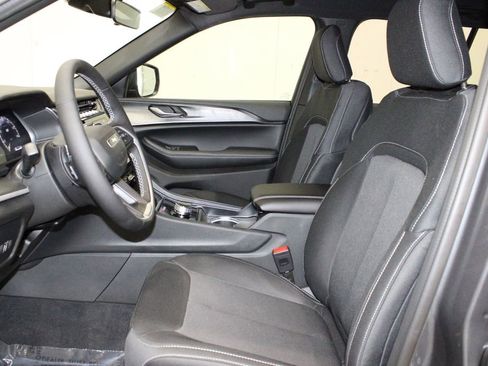 New 2025 Jeep Grand Cherokee Laredo image 8