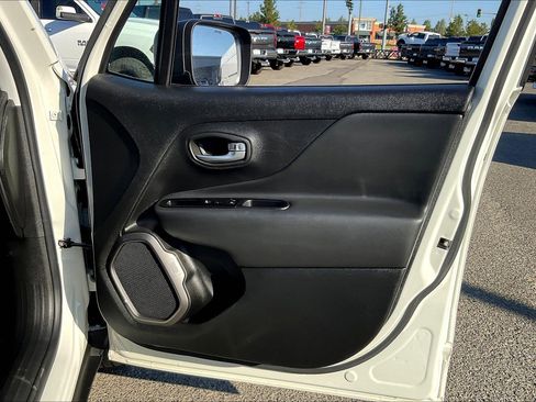 Certified 2022 Jeep Renegade Latitude image 23