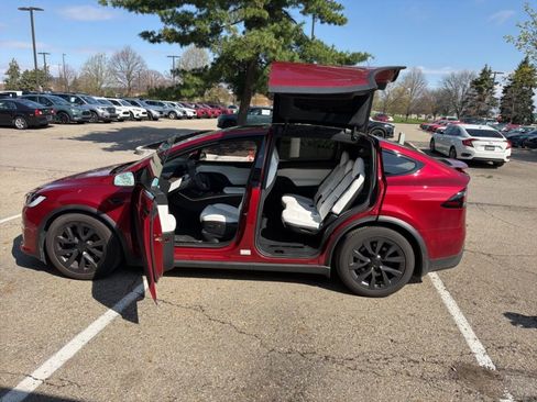 Used 2023 Tesla Model X image 5
