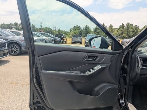 Used 2024 Nissan Rogue S FWD image 11