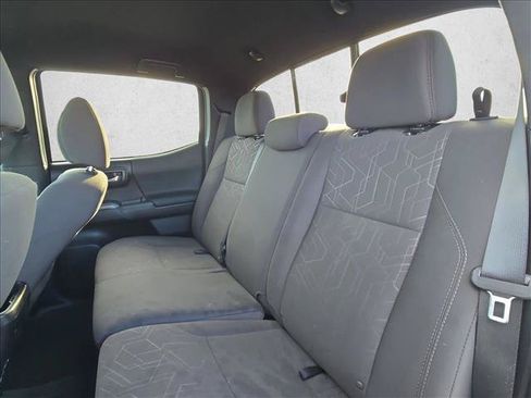 Used 2016 Toyota Tacoma TRD Sport w/ Towing Package RWD image 17