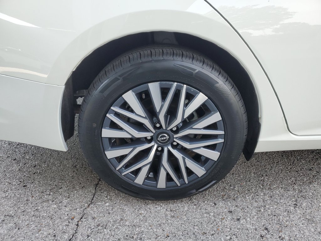 Certified 2025 Nissan Altima 2.5 SV FWD image 5
