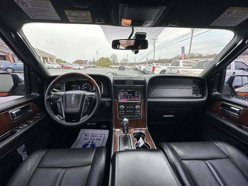 Used 2015 Lincoln Navigator 4WD image 11
