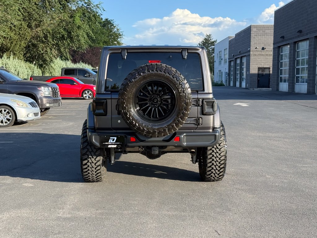 Used 2018 Jeep Wrangler Unlimited Sahara w/ Uconnect 4C Nav & Sound Group AWD/4WD image 11