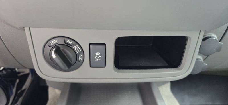 Used 2015 Nissan Frontier SV AWD/4WD image 23