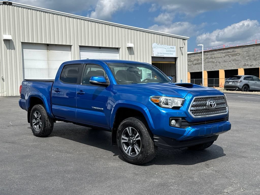 Used 2016 Toyota Tacoma TRD Sport w/ Towing Package AWD/4WD image 1