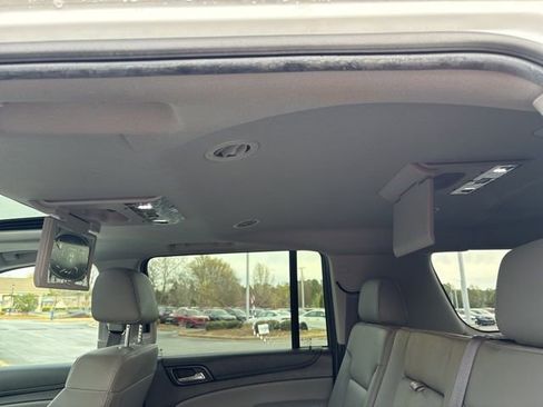 Used 2017 Chevrolet Suburban LT image 20